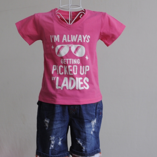 KST108 - KidSet Áo thun cổ tim màu hồng sen in chữ và quần Jean short lưng bo