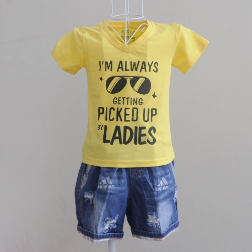 KST703 - KidSet Áo thun cổ tim màu xám in chữ I'm Alway Getting PickUp by Lady và quần jean short lưng thun