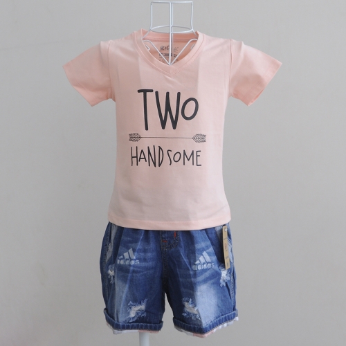 KST907 - Kidset áo thun cổ tim màu hồng cam in chữ Two Handsome và quần jean short lưng thun