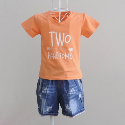 KST907 - Kidset áo thun cổ tim màu hồng cam in chữ Two Handsome và quần jean short lưng thun