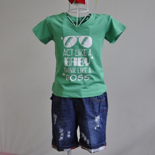 KST512 - Kidset áo thun cổ tim màu xanh lá in chữ Act like a baby think like a boss và quần jean short lưng bo